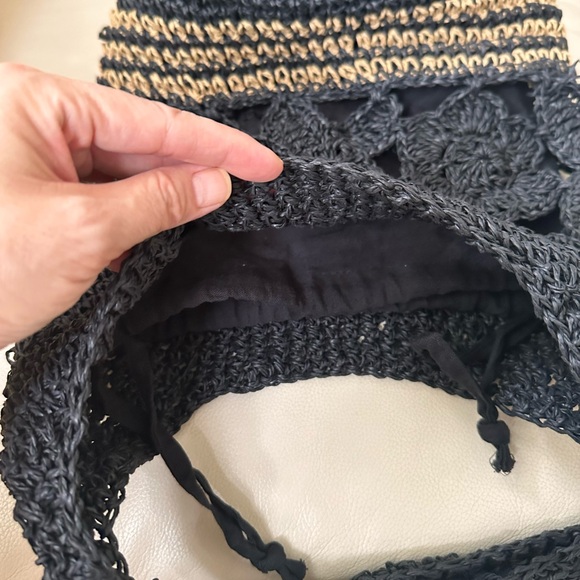 Straw woven bag by Zara ✨ - Picture 4 of 9